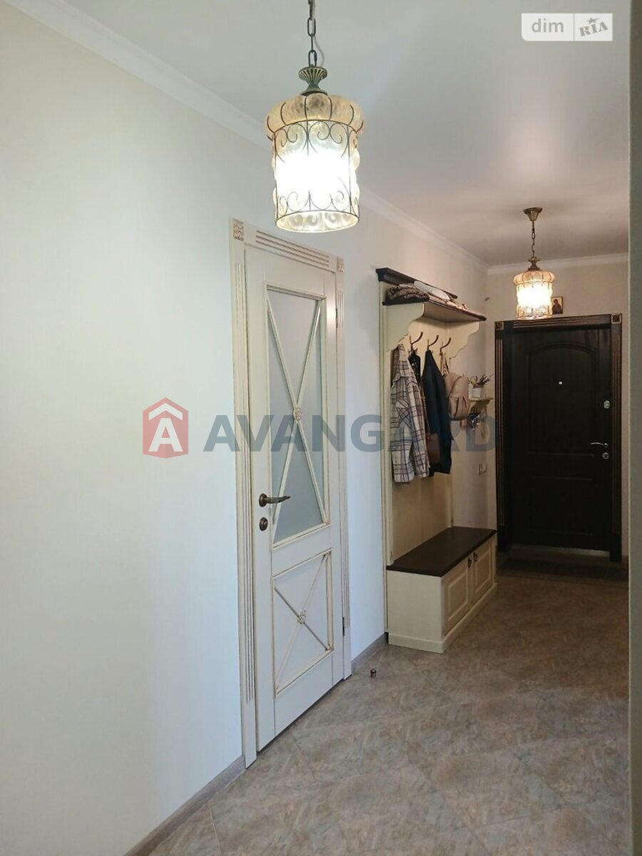 4 ��. ��������, 83/50/10 ��. �., 9/10 ������ ���� 20