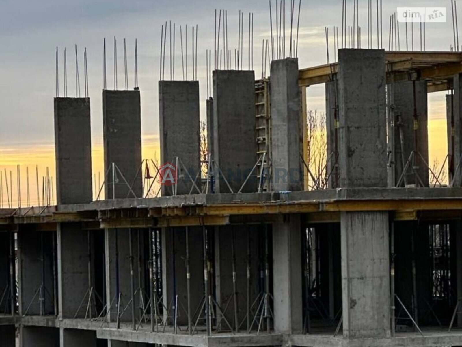 4 ��. ��������, 133/-/- ��. �., 9/10 ������ ���� 12