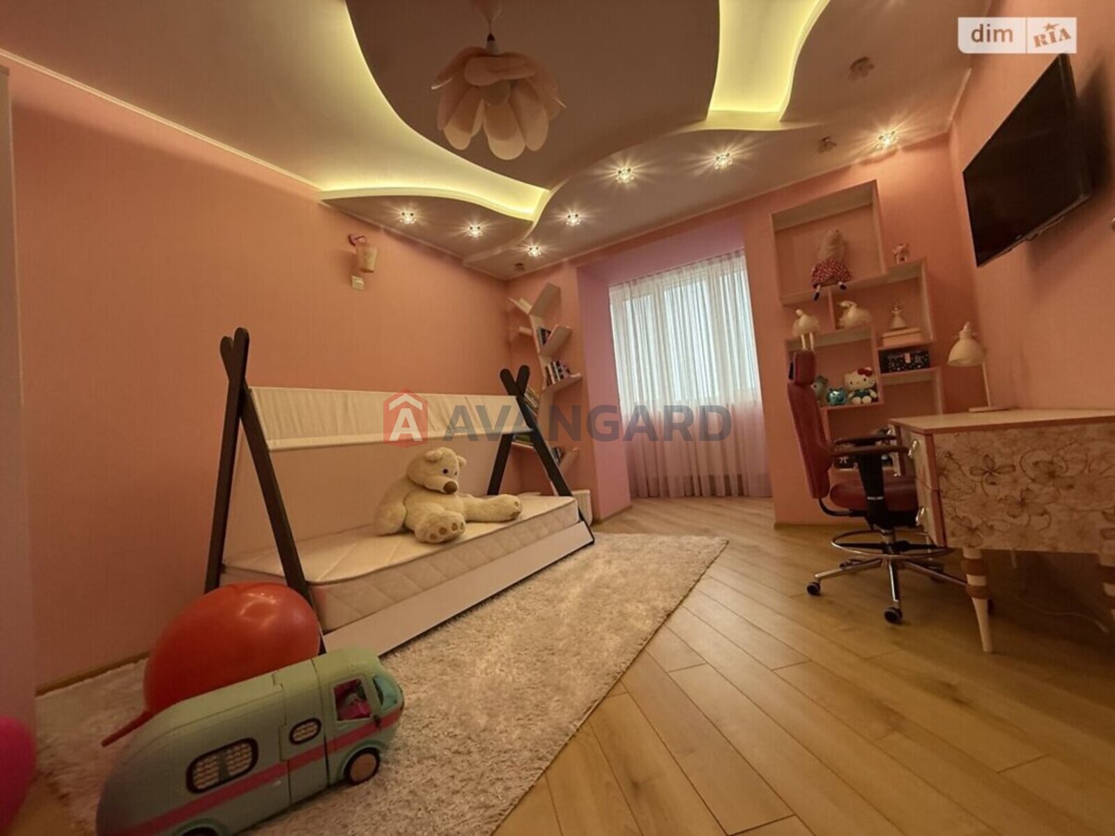 5 ��. ��������, 200/130/40 ��. �., 9/9 ������ ���� 8