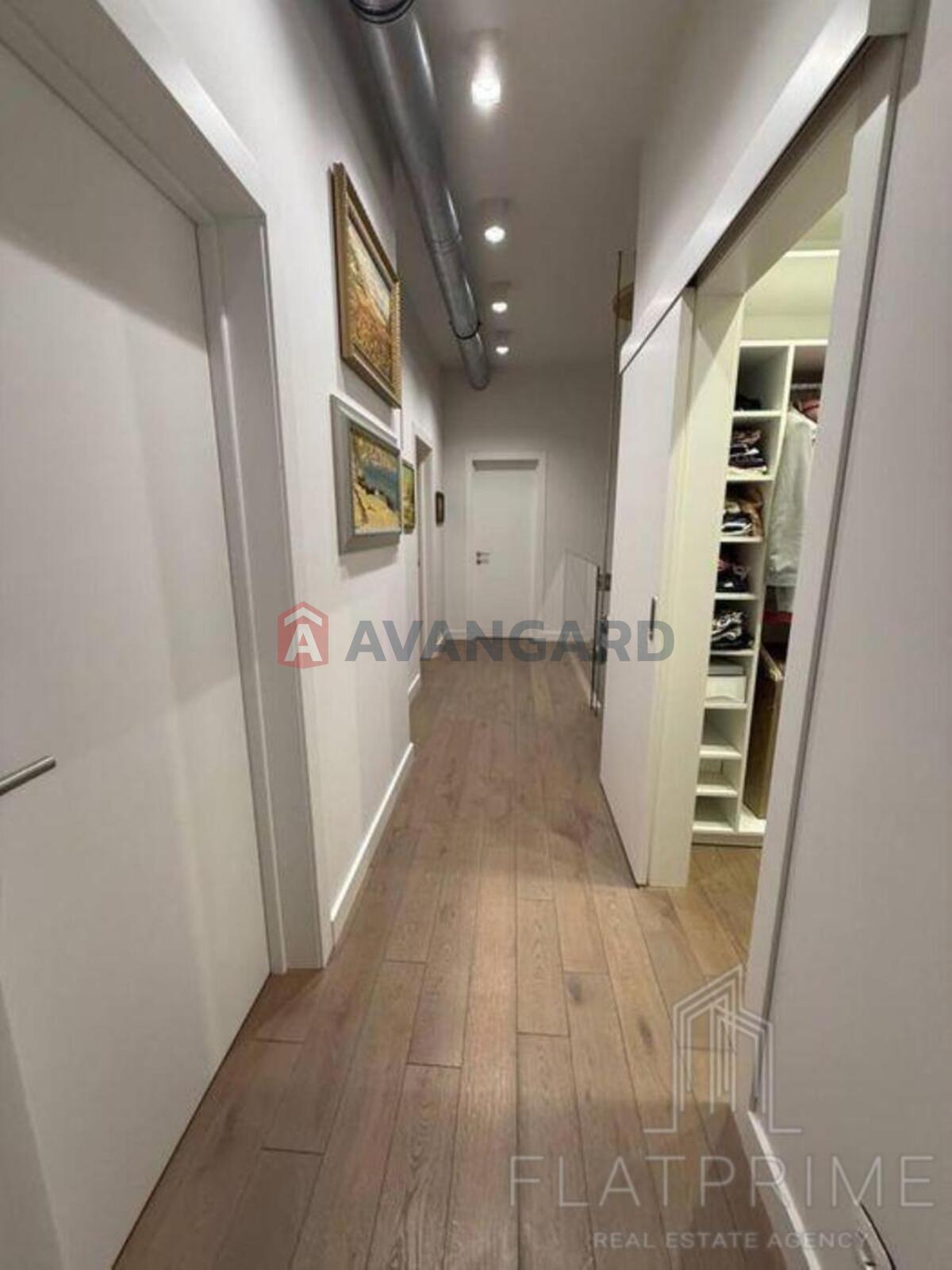 4 ��. ��������, 200/150/27 ��. �., 22/23 ������ ���� 12