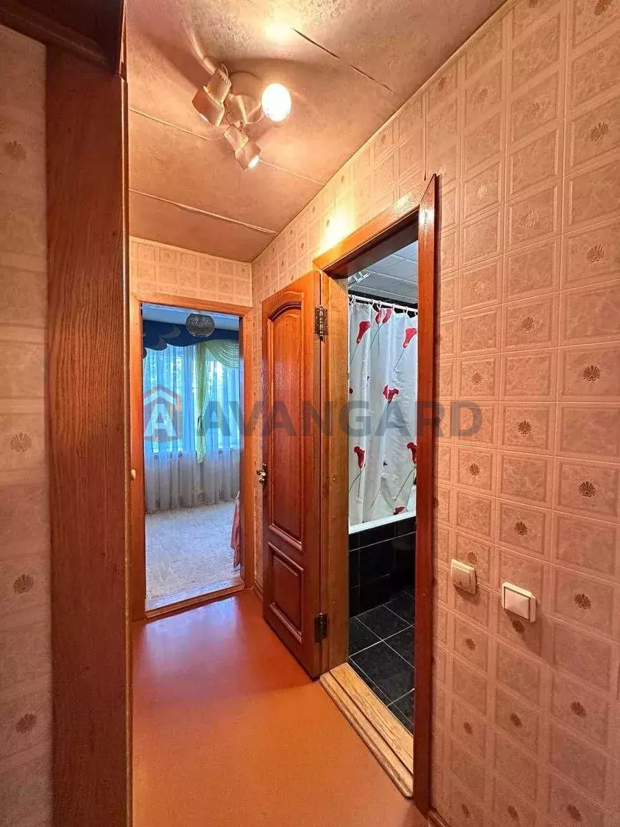 3 ����. ��������, 70/-/10 ��. �., 5/5 ���� ���� 4