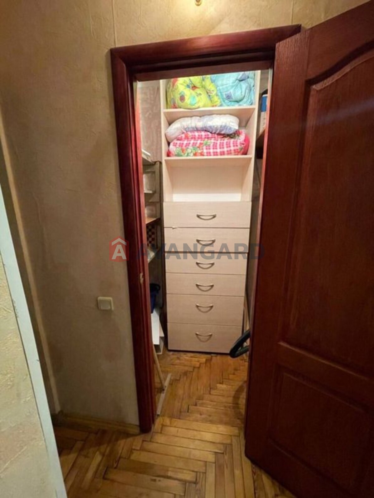 3 ��. ��������, 57/-/6 ��. �., 3/5 ������ ���� 9