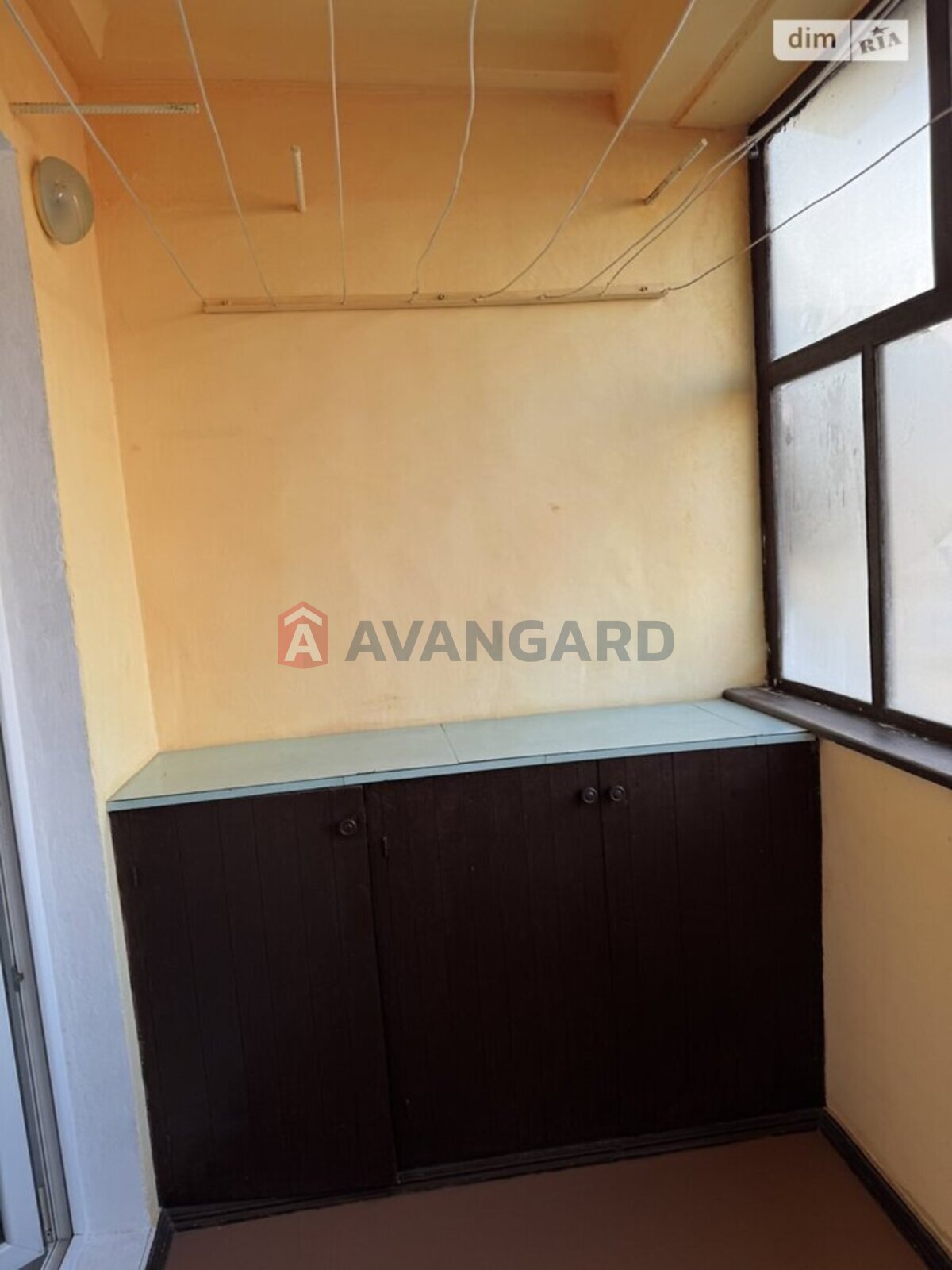 3 ��. ��������, 68/42/8 ��. �., 4/9 ������ ���� 23