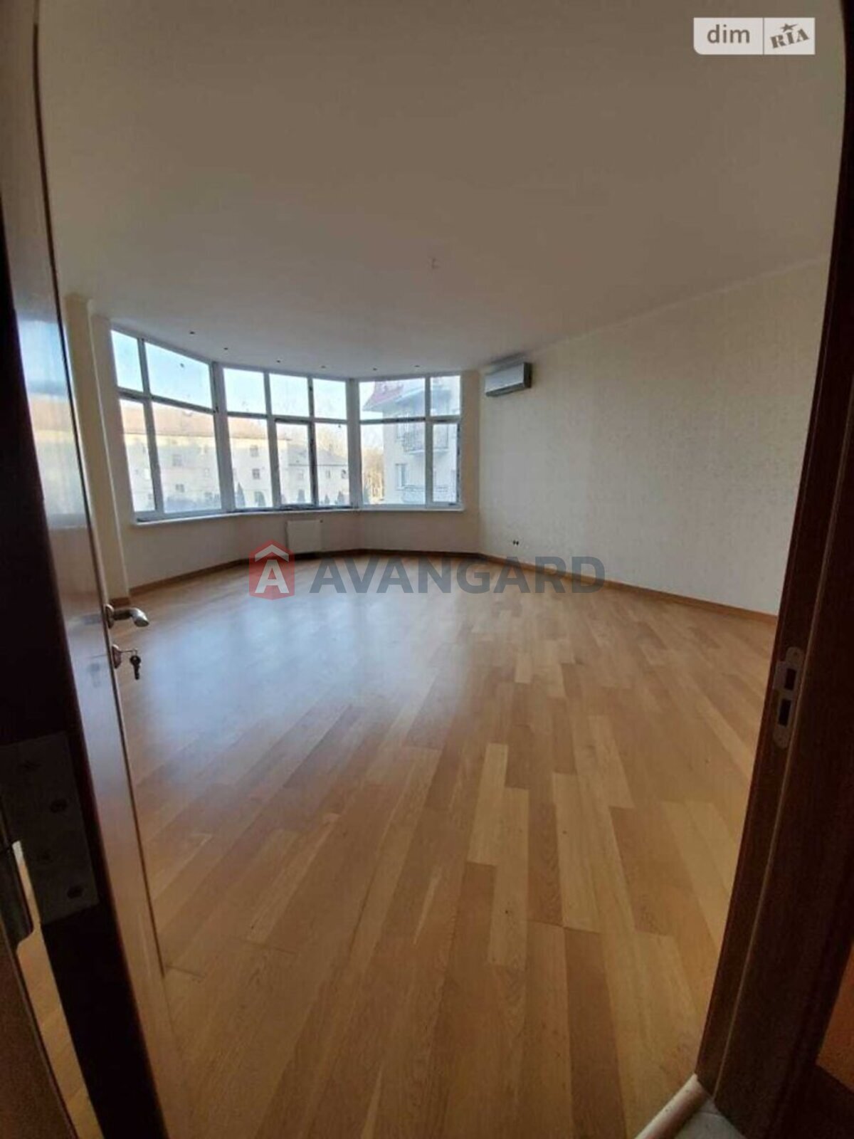 4 ����. ��������, 199/112/30 ��. �., 2/5 ���� ���� 10