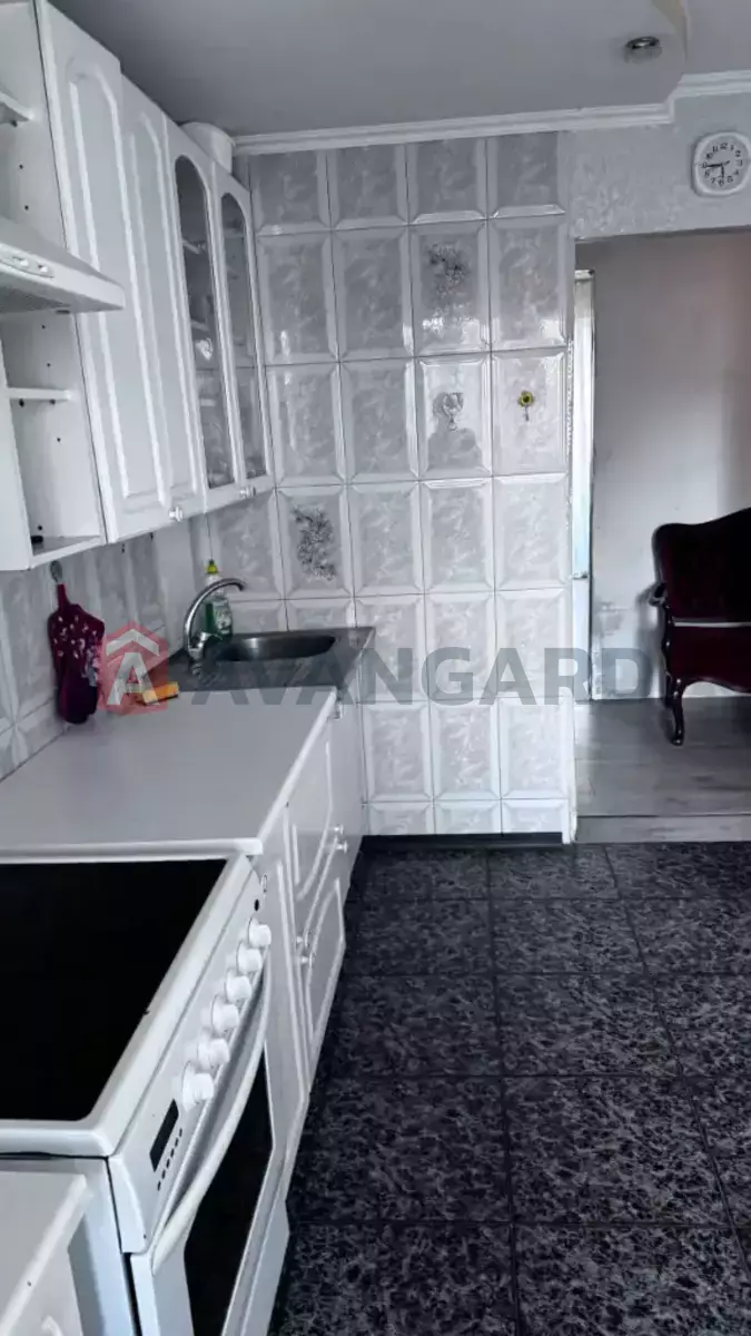 3 ��. ��������, 76/46/11 ��. �., 5/12 ������ ���� 3