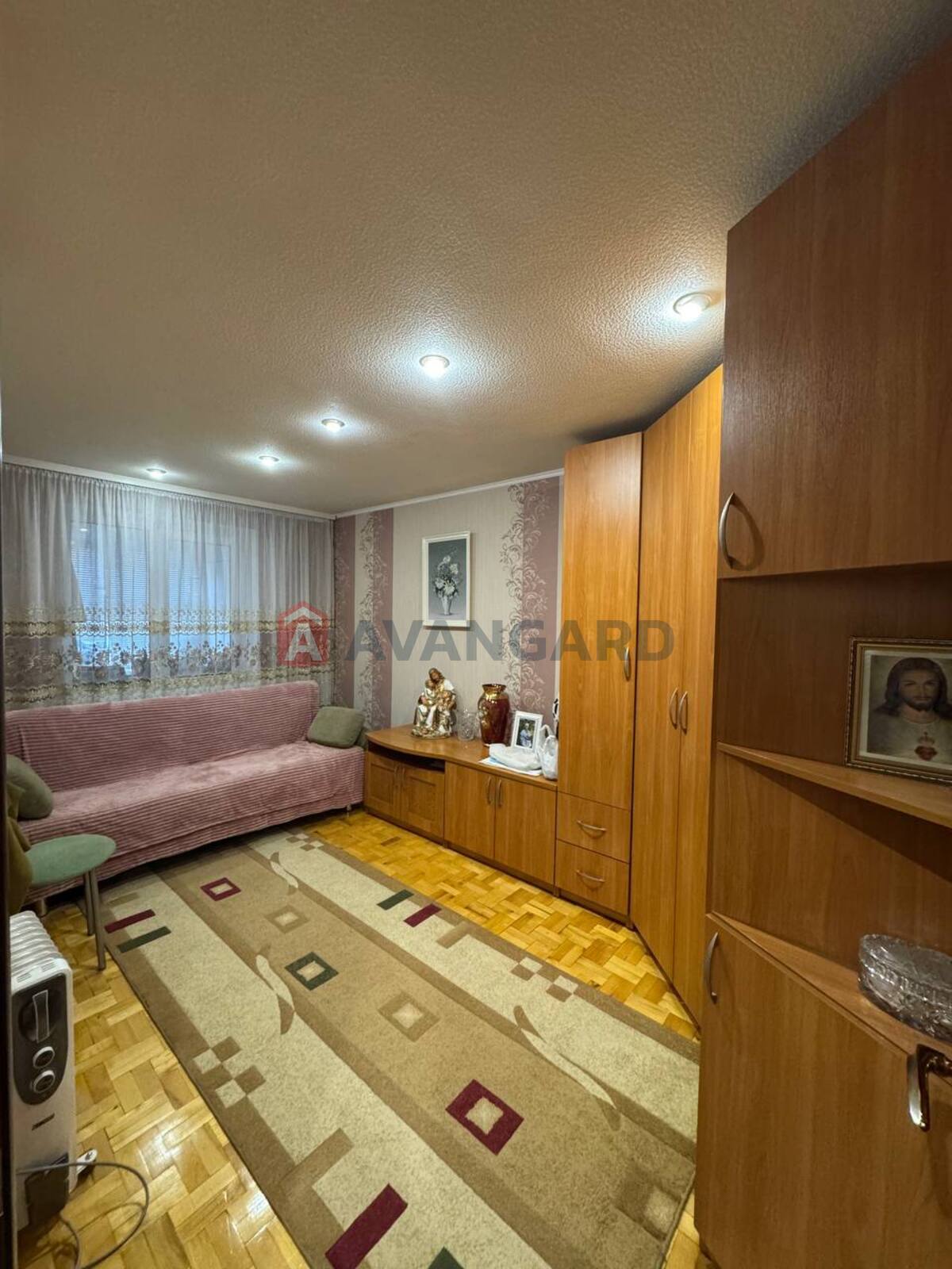 3 ��. ��������, 70/-/10 ��. �., 9/16 ������ ���� 8