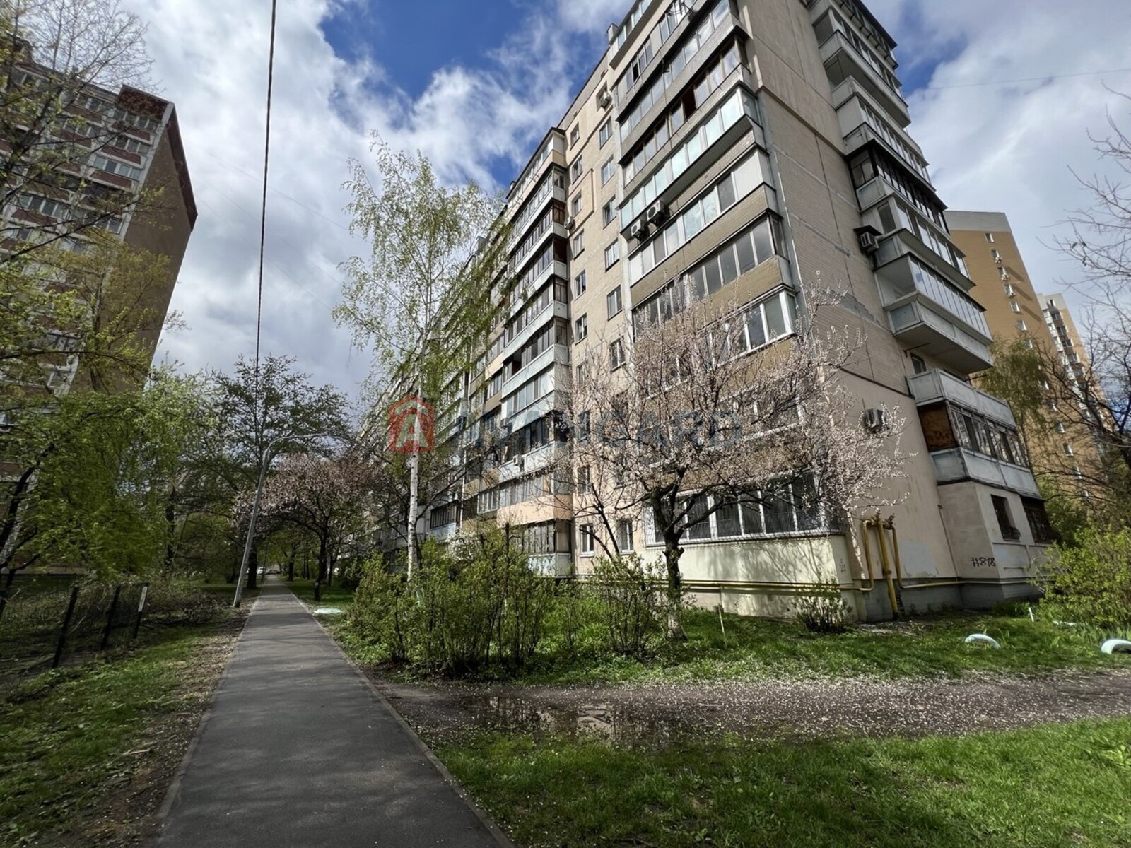 2 ����. ��������, 51.7/30.9/8 ��. �., 10/10 ���� ���� 17