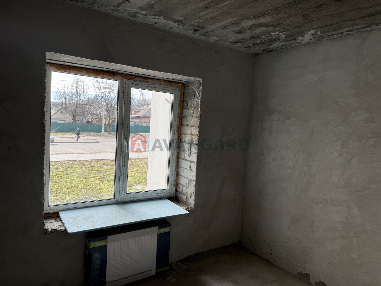 2 ��. ��������, 58/33/8 ��. �., 1/10 ������ ���� 9