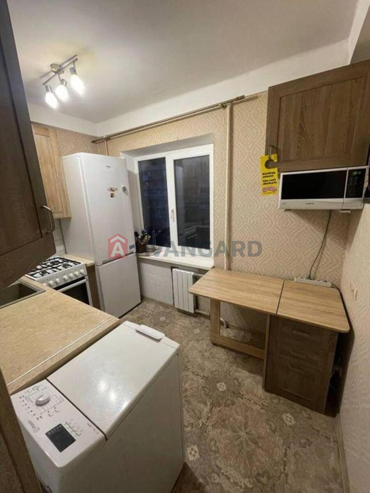 3 ��. ��������, 60/-/6 ��. �., 6/9 ������ ���� 4