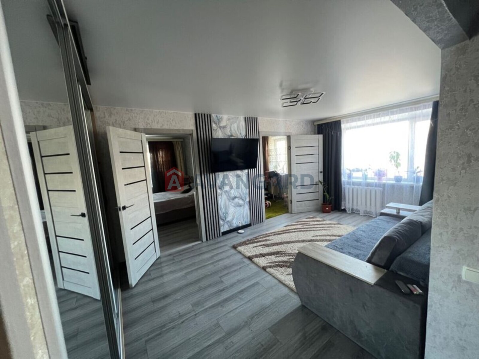 4 ��. ��������, 64/-/14 ��. �., 5/5 ������ ���� 1