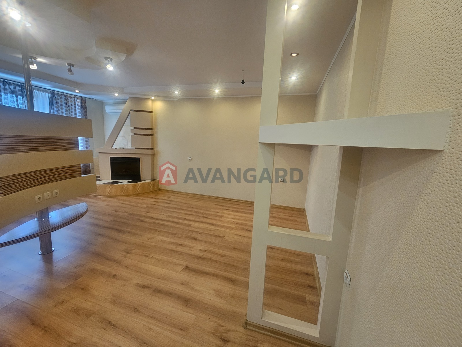 3 ��. ��������, 99/42/34 ��. �., 8/9 ������ ���� 26