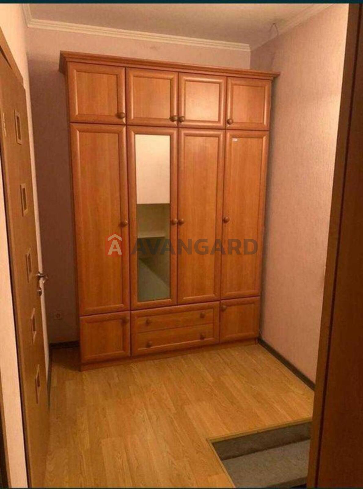 2 ��. ��������, 51/-/51 ��. �., 2/4 ������ ���� 5