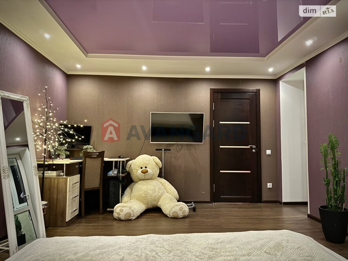 3 ��. ��������, 93/53/35 ��. �., 4/5 ������ ���� 23