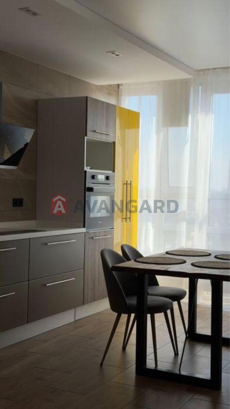 4 ��. ��������, 135/-/23 ��. �., 24/25 ������ ���� 4