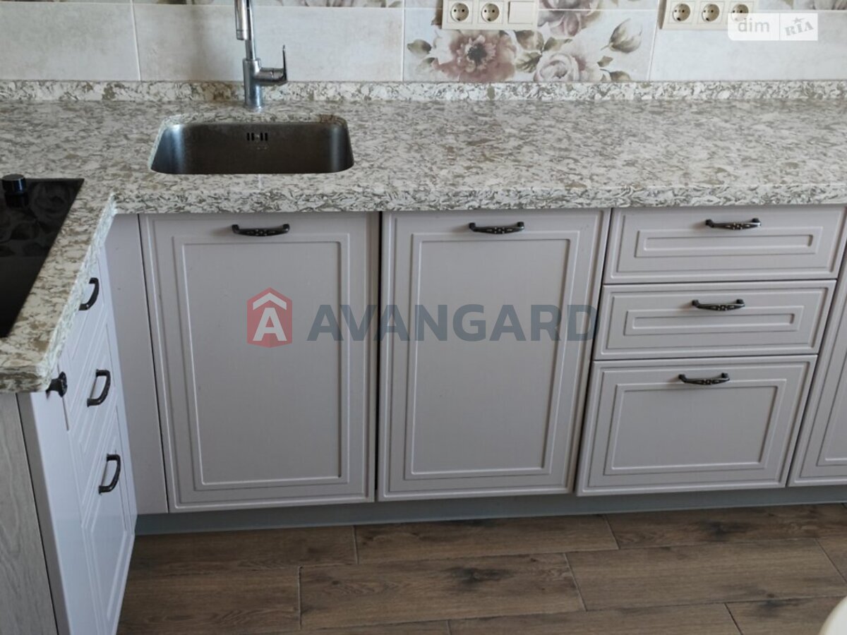 1 ��. ��������, 42/18/10 ��. �., 11/16 ������ ���� 4