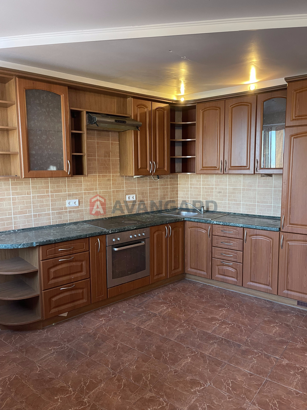 3 ��. ��������, 122/-/23 ��. �., 9/10 ������ ���� 15