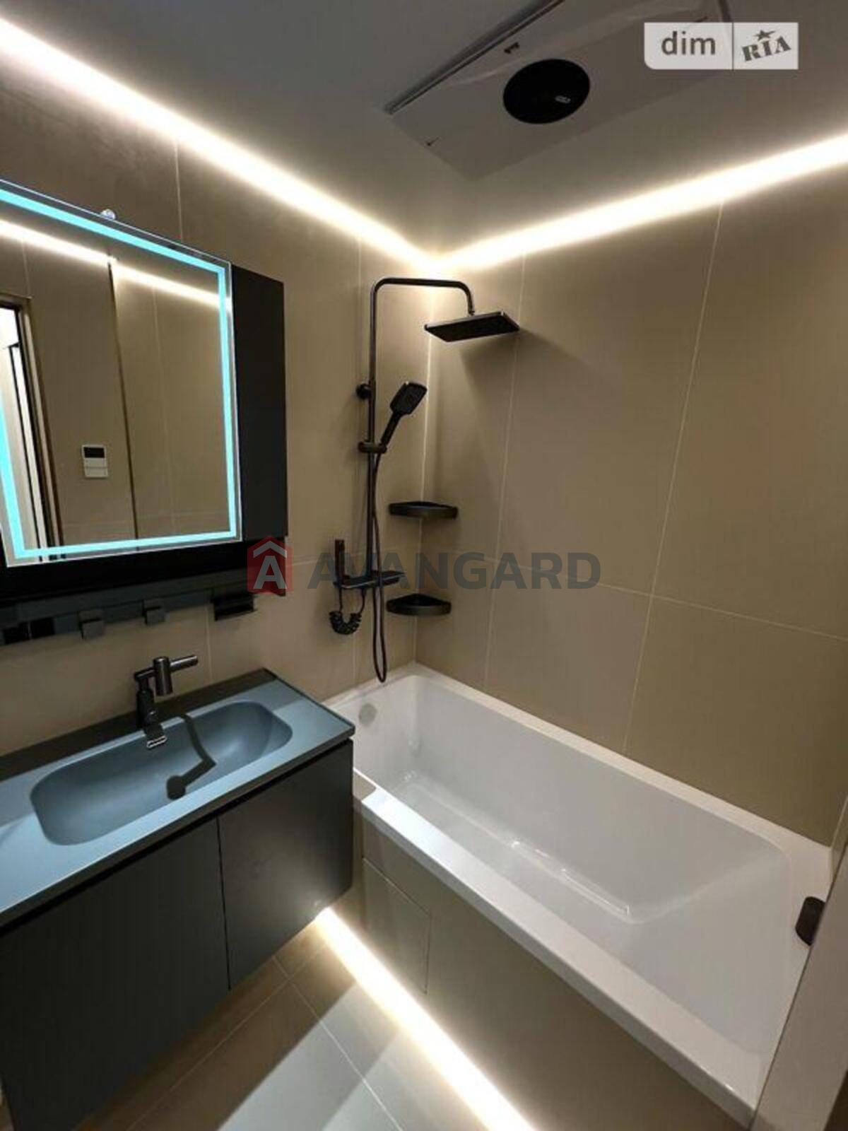 4 ��. ��������, 136/-/16 ��. �., 10/11 ������ ���� 6