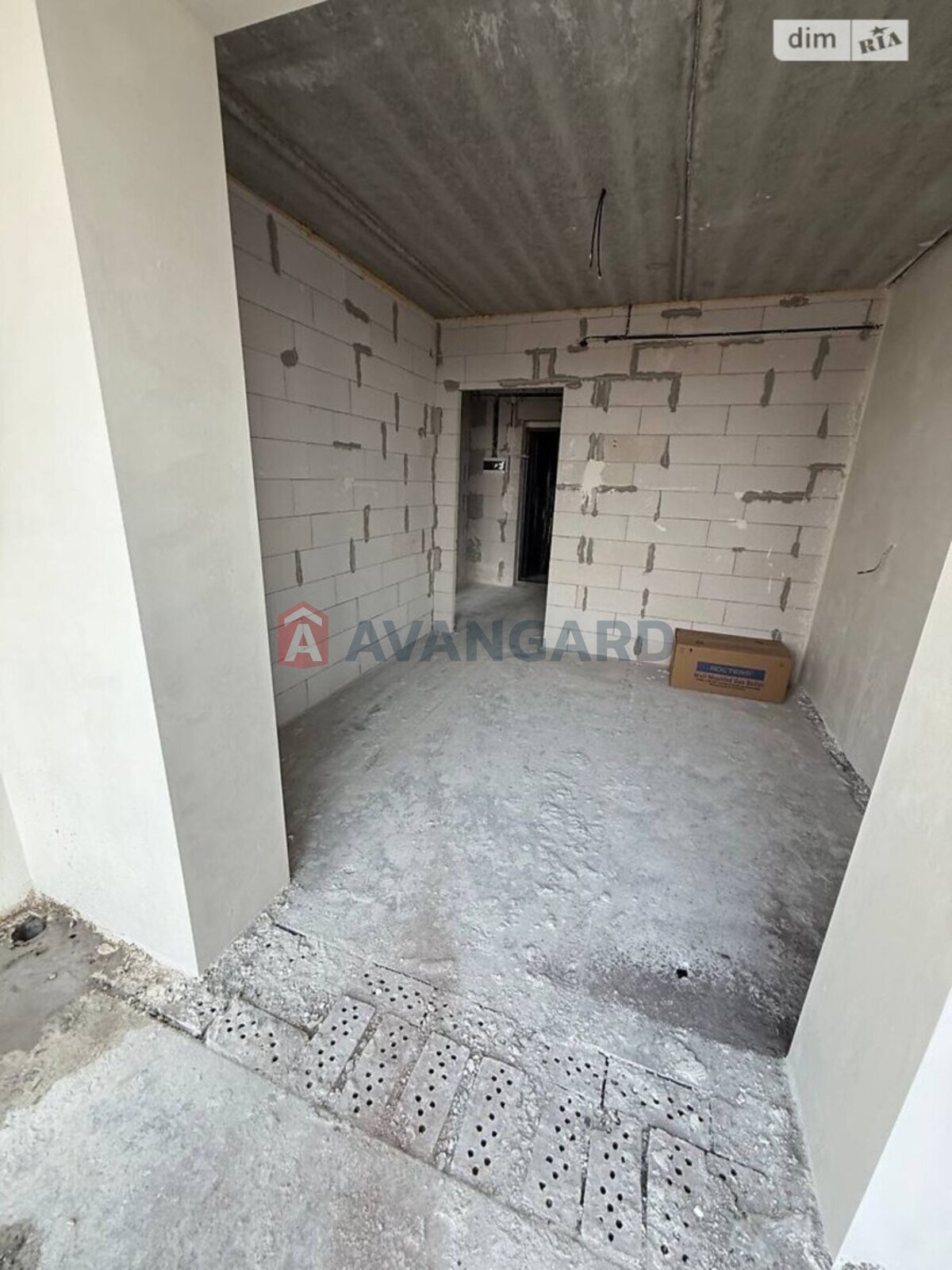 1 ��. ��������, 38/18/14 ��. �., 8/10 ������ ���� 10