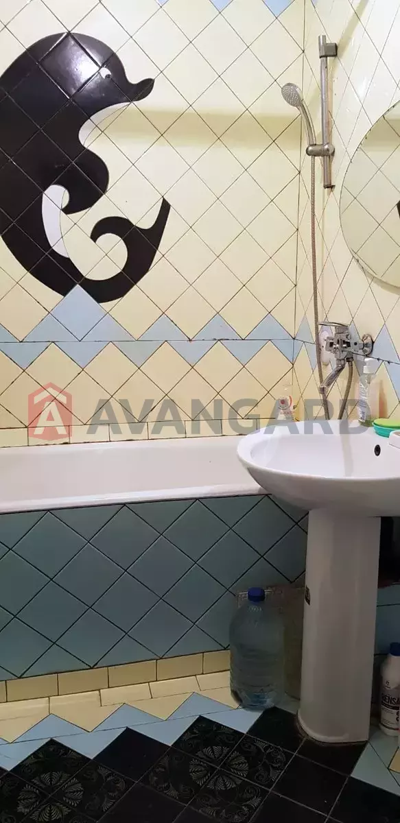 3 ����. ��������, 64/37/10 ��. �., 5/9 ���� ���� 6