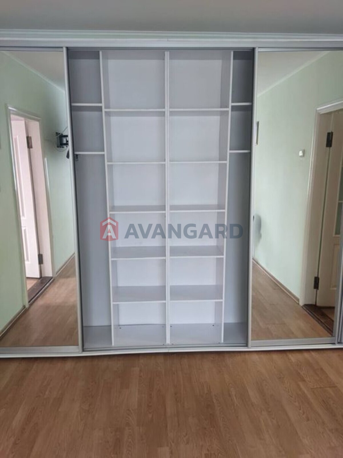 4 ��. ��������, 61/-/7 ��. �., 3/5 ������ ���� 5