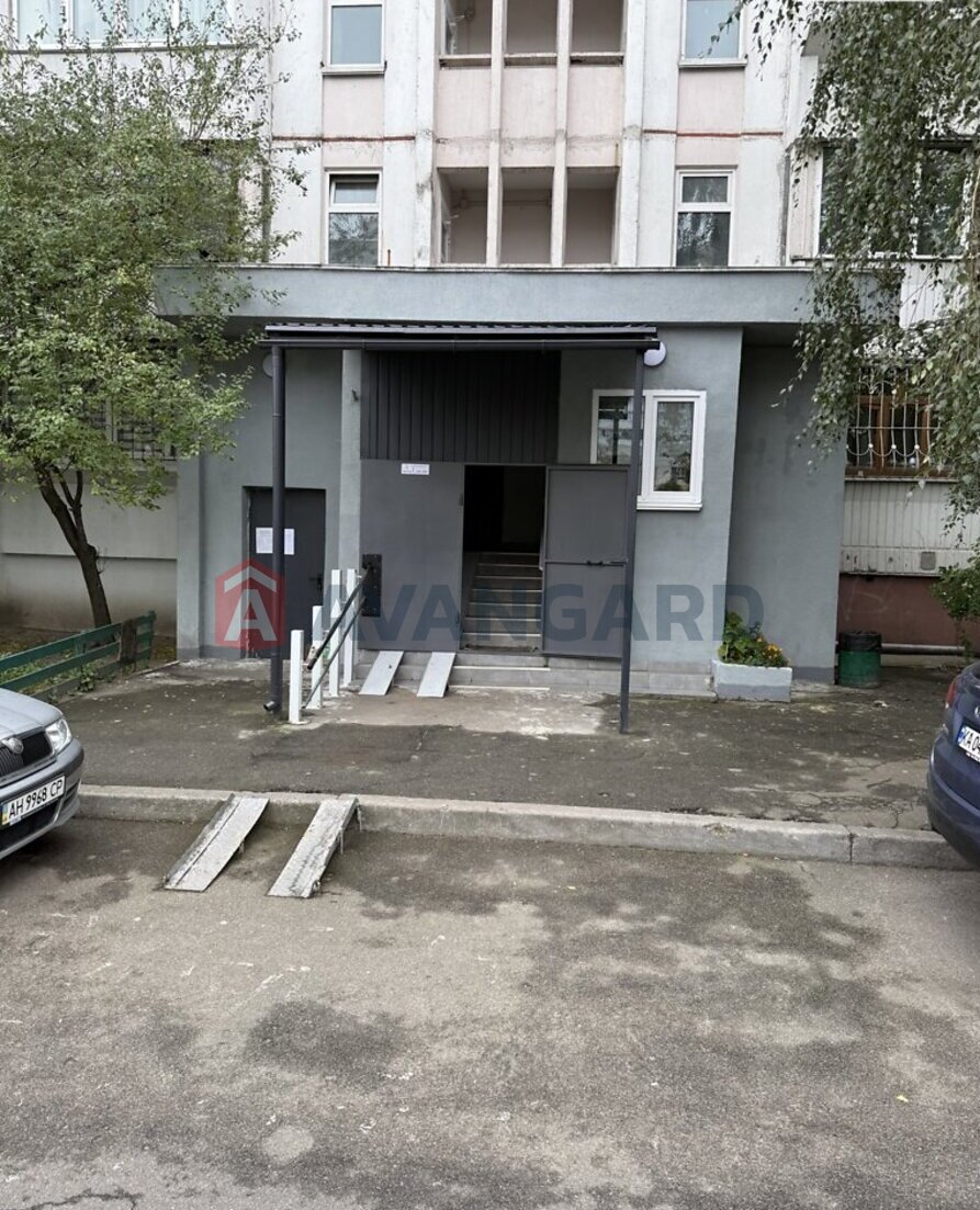 3 ����. ��������, 86/48/9 ��. �., 6/18 ���� ���� 1