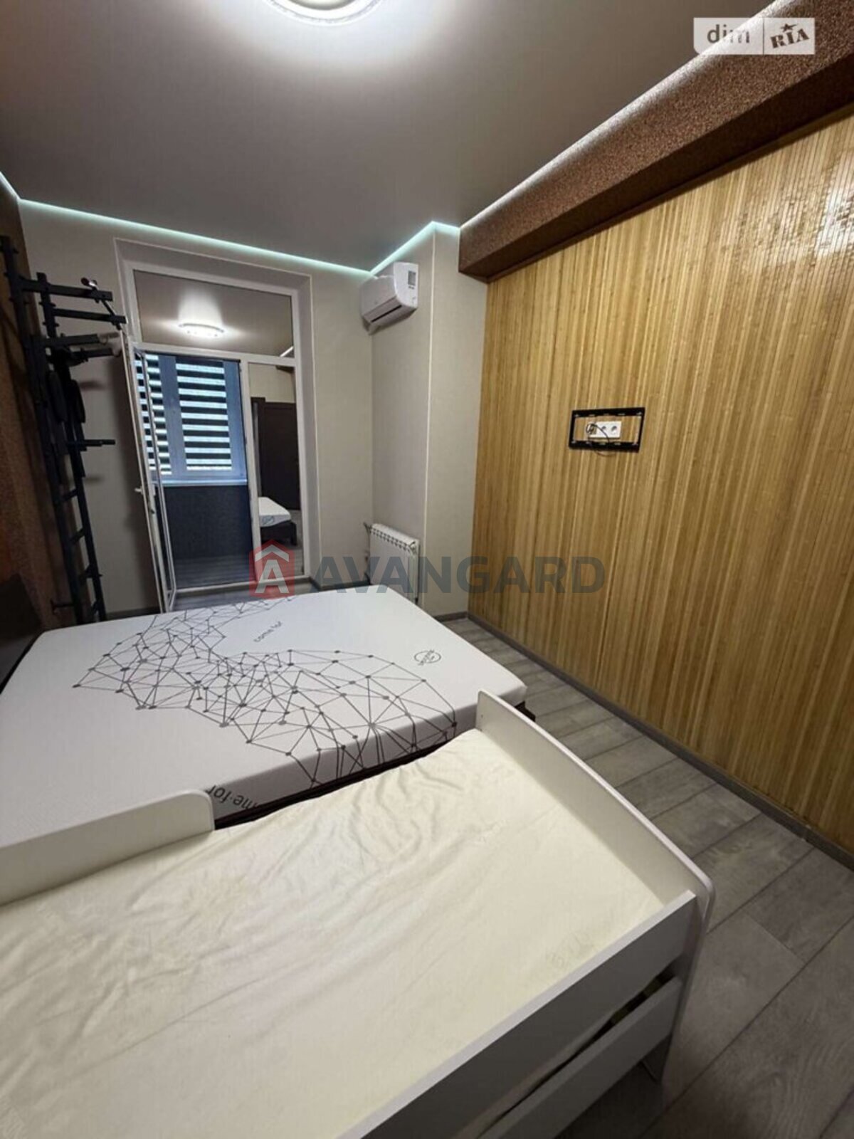 3 ��. ��������, 70/70/- ��. �., 2/5 ������ ���� 24