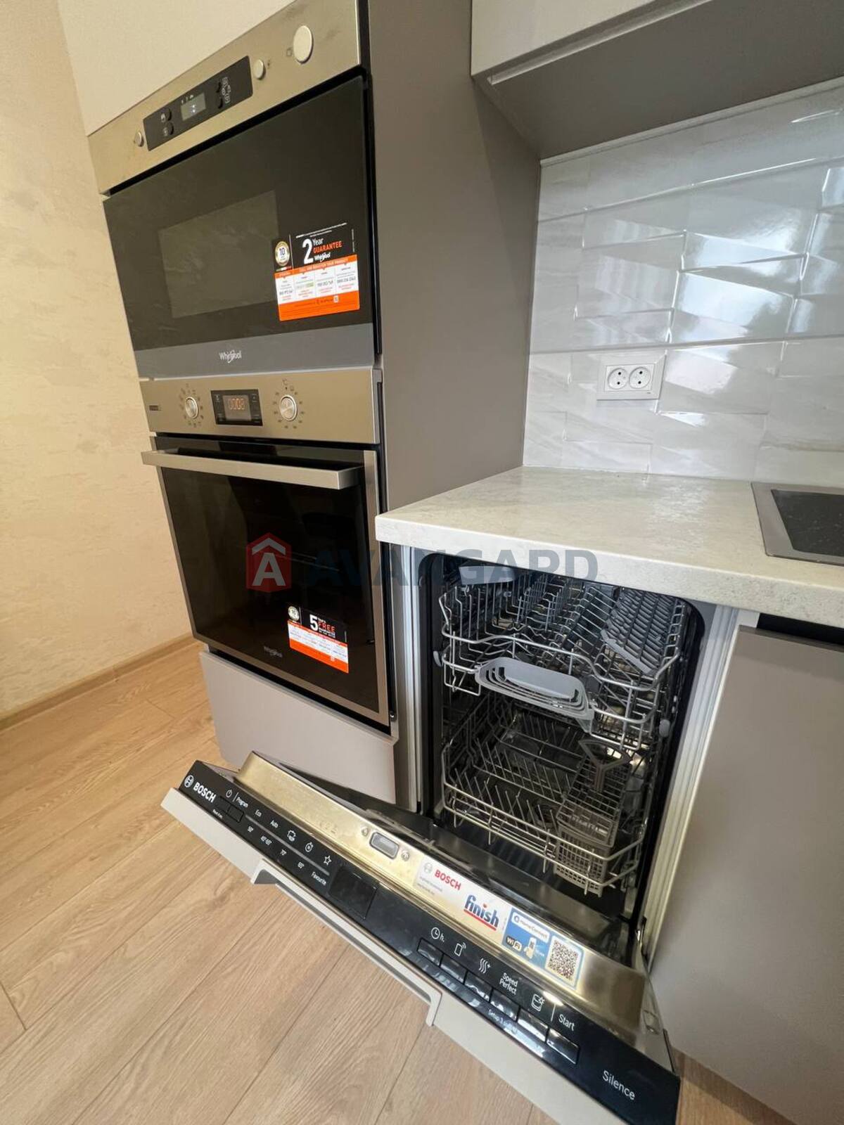 3 ��. ��������, 65/40/8 ��. �., 9/9 ������ ���� 17