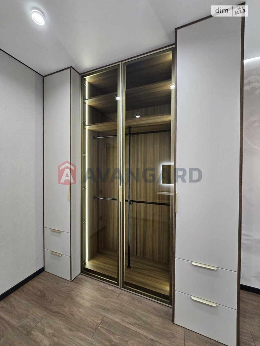 2 ��. ��������, 65/33/18 ��. �., 5/10 ������ ���� 11