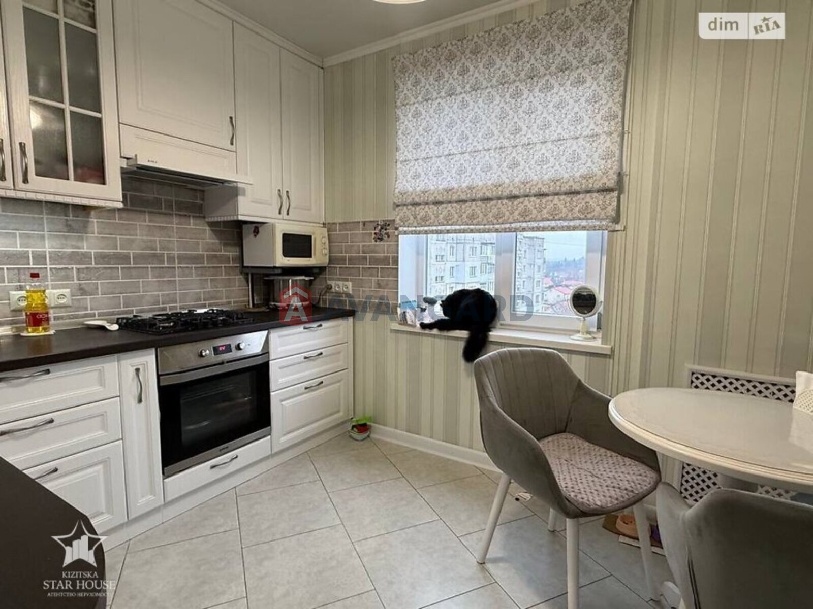 4 ��. ��������, 83/55/8 ��. �., 9/9 ������ ���� 21