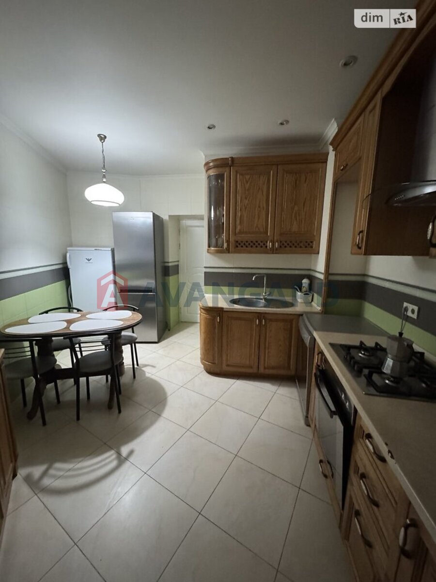 3 ��. ��������, 82/48/10 ��. �., 5/5 ������ ���� 1