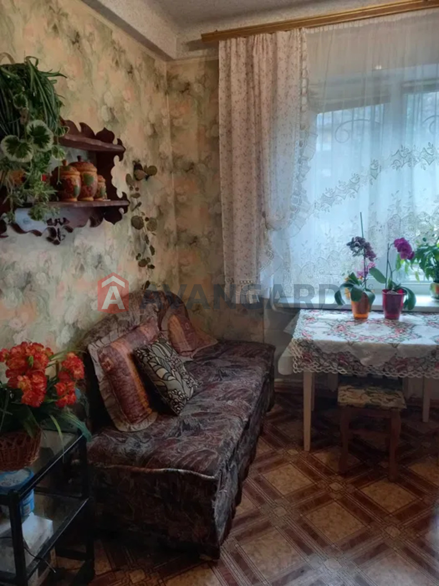 3 ��. ��������, 69/-/8 ��. �., 1/9 ������ ���� 4