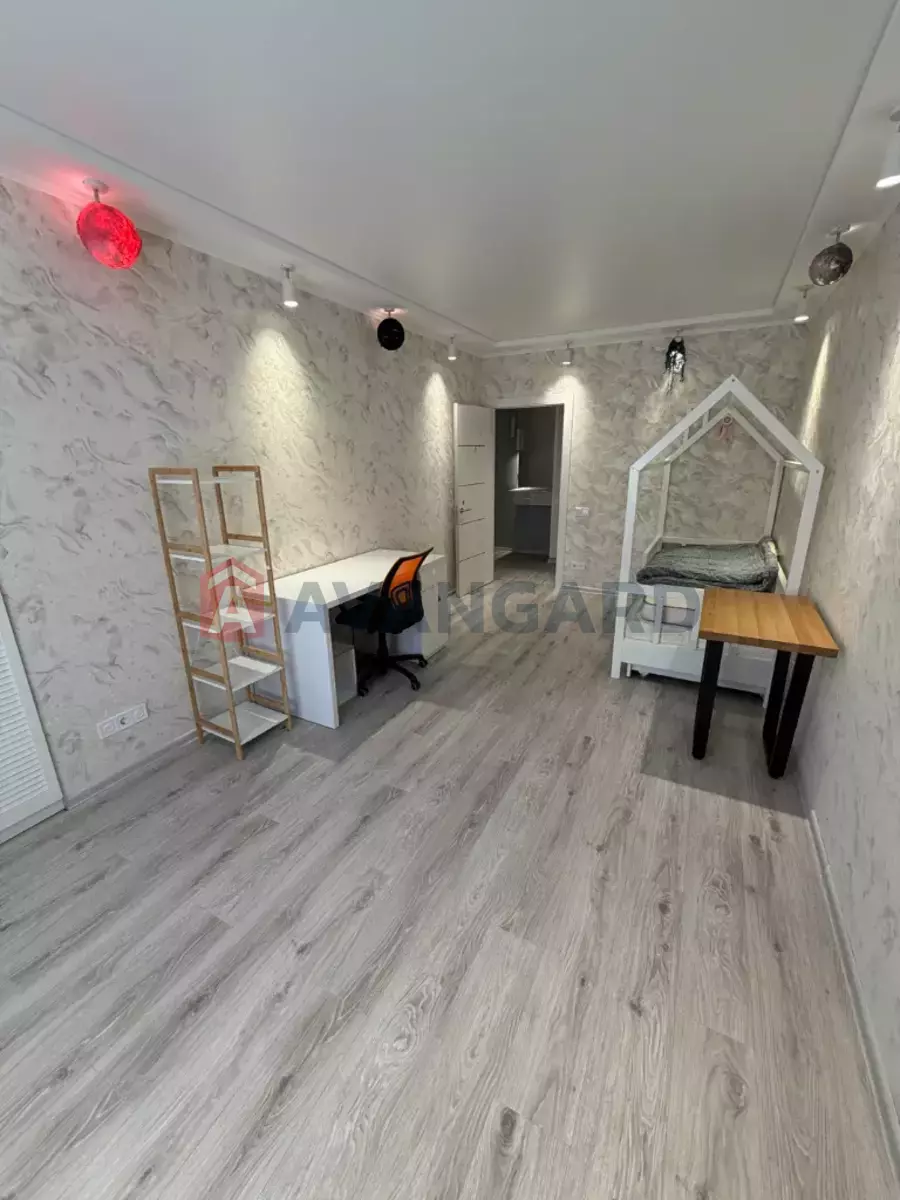 3 ��. ��������, 80/53/- ��. �., 1/10 ������ ���� 9