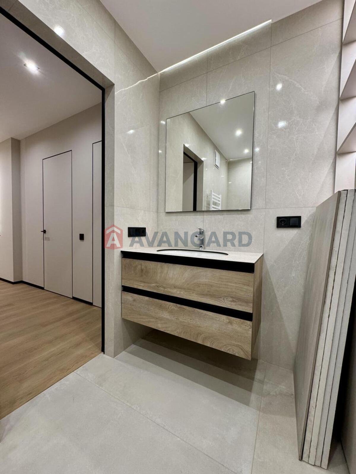 3 ��. ��������, 76/27/25 ��. �., 17/26 ������ ���� 7