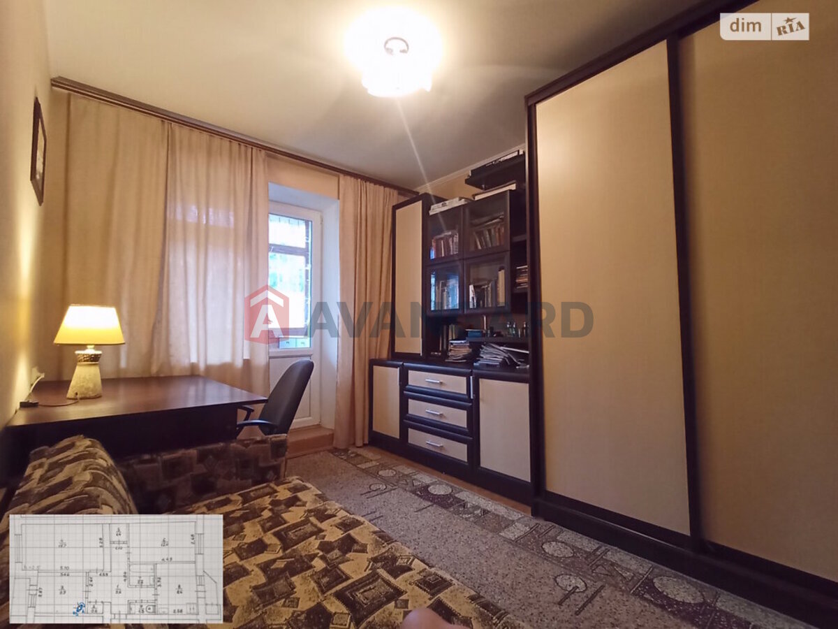 3 ��. ��������, 66/40/8 ��. �., 1/5 ������ ���� 2