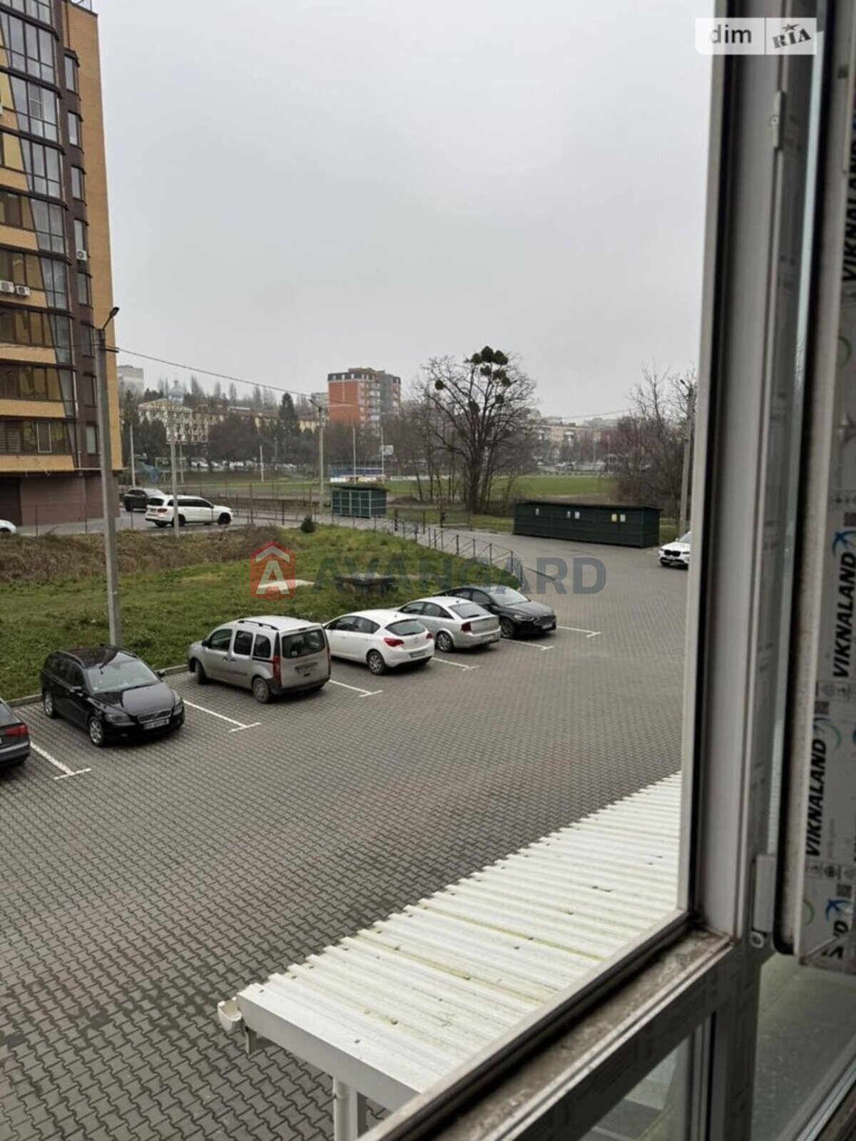 3 ��. ��������, 103/54/20 ��. �., 1/10 ������ ���� 7