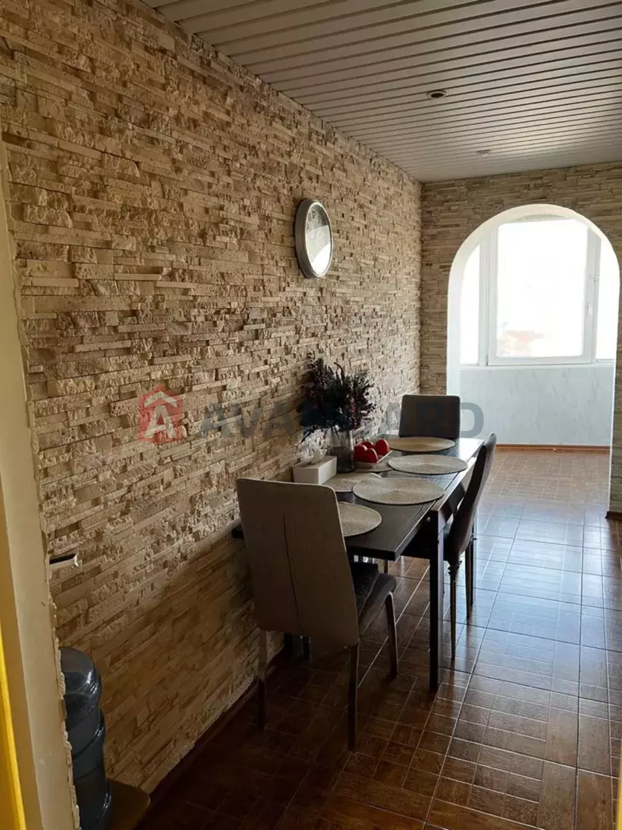 3 ����. ��������, 80/-/11 ��. �., 8/12 ���� ���� 7