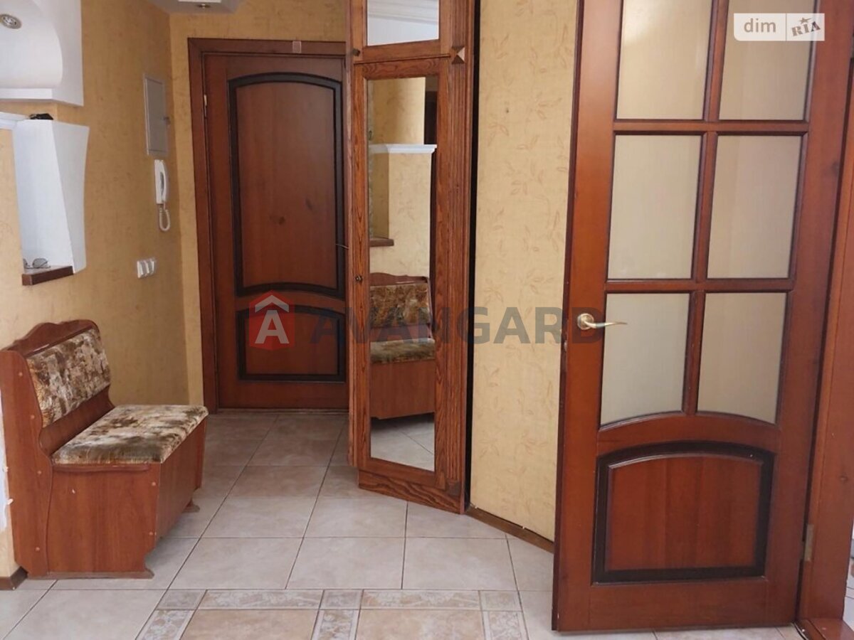 3 ��. ��������, 95/-/- ��. �., 3/4 ������ ���� 8