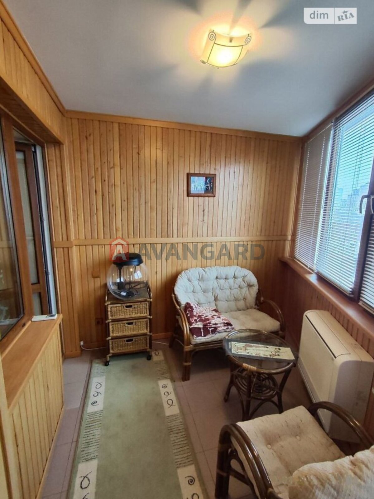 3 ��. ��������, 120/-/- ��. �., 4/10 ������ ���� 5