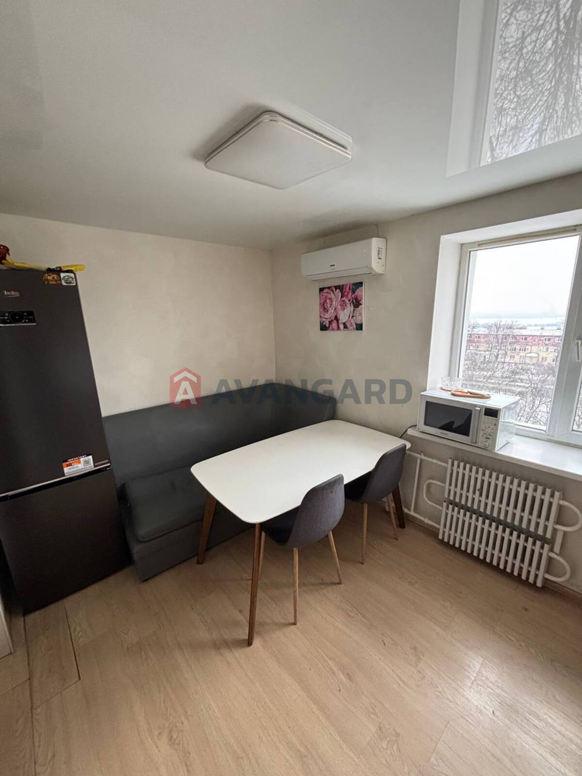 3 ����. ��������, 66/42/10 ��. �., 5/5 ���� ���� 2