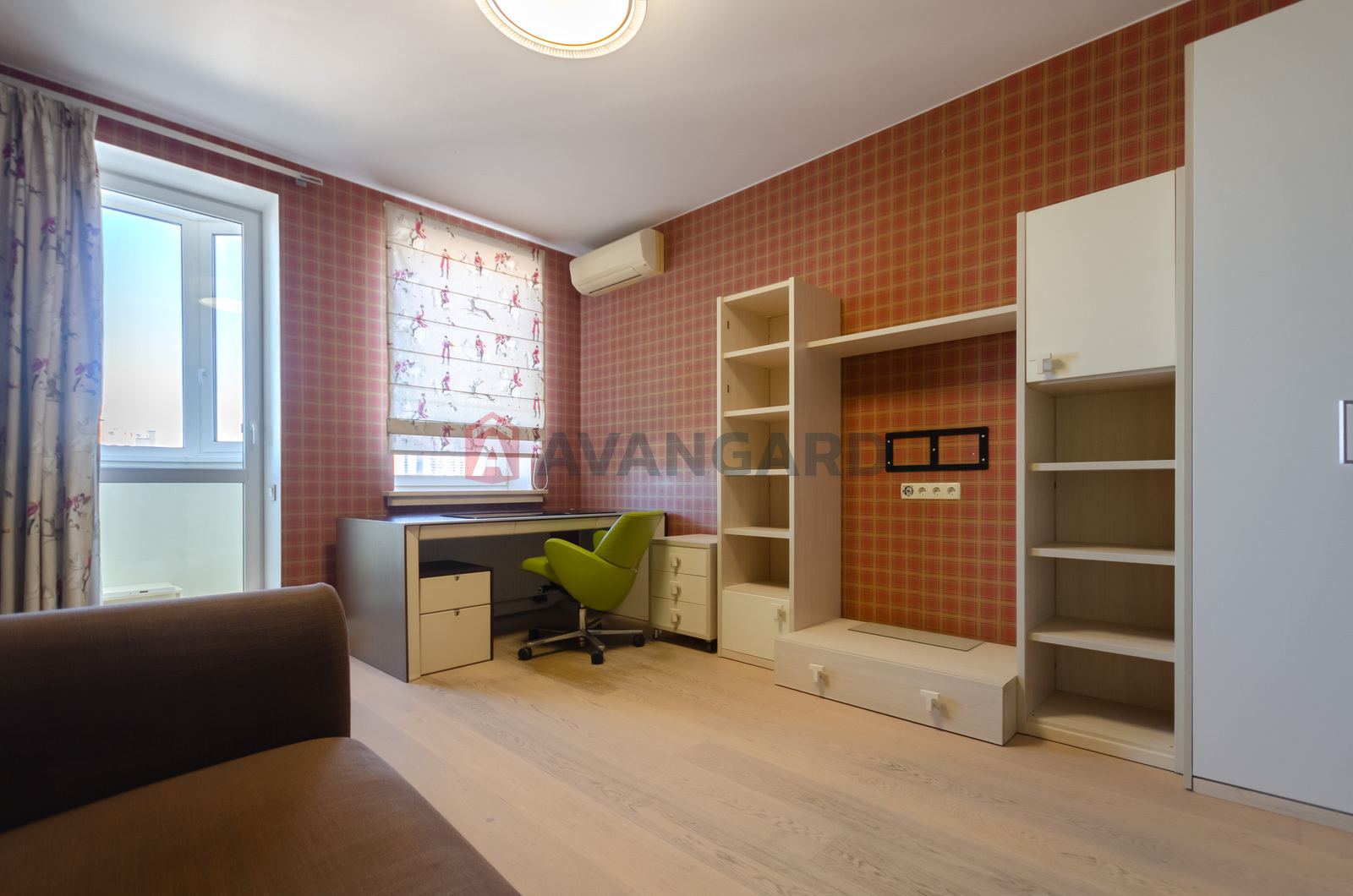 4 ��. ��������, 201.7/-/35 ��. �., 16/18 ������ ���� 3