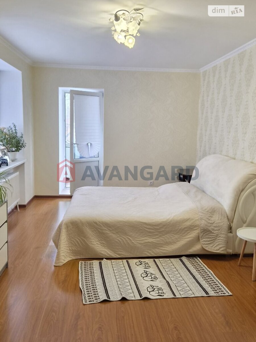 2 ��. ��������, 92/60/20 ��. �., 3/9 ������ ���� 15