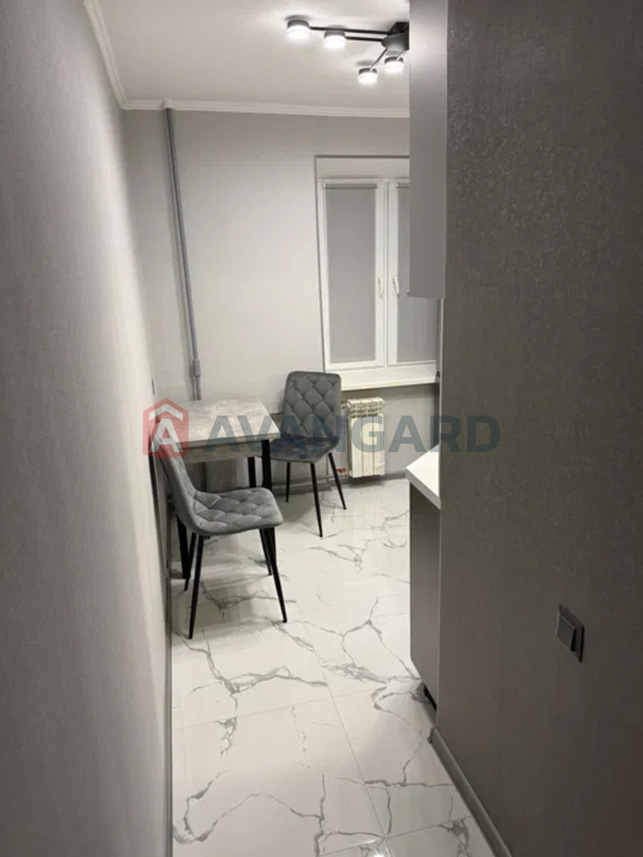 1 ��. ��������, 33/17/6 ��. �., 3/5 ������ ���� 4