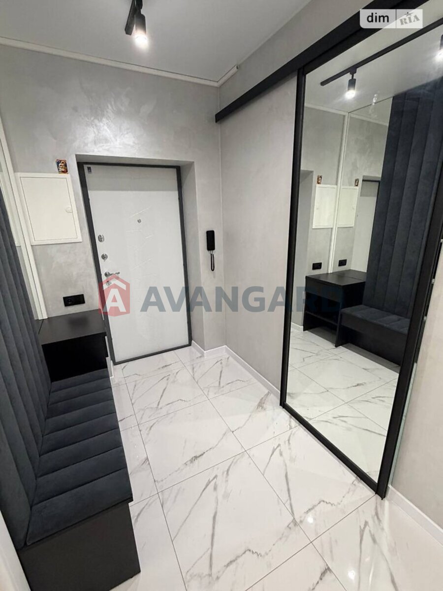 3 ��. ��������, 91/57/18 ��. �., 9/9 ������ ���� 12