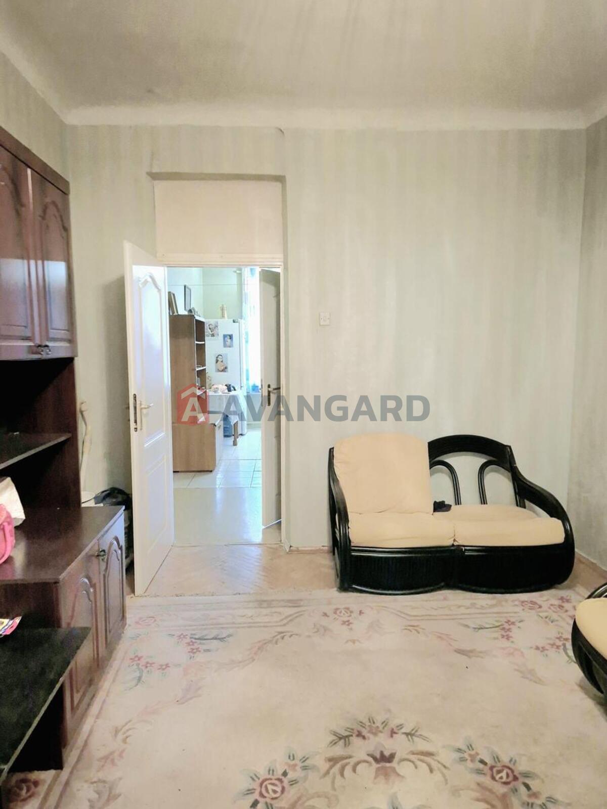 3 ��. ��������, 70/-/9 ��. �., 2/5 ������ ���� 10