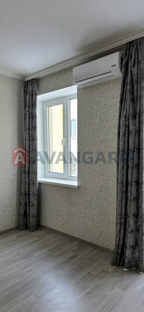 1 ����. ��������, 22/18/3 ��. �., 2/4 ���� ���� 8