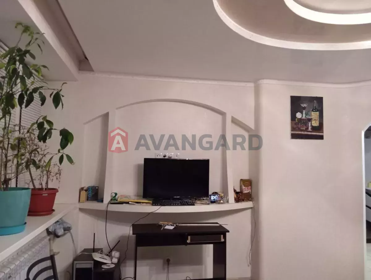 3 ��. ��������, 82/-/10 ��. �., 2/5 ������ ���� 6