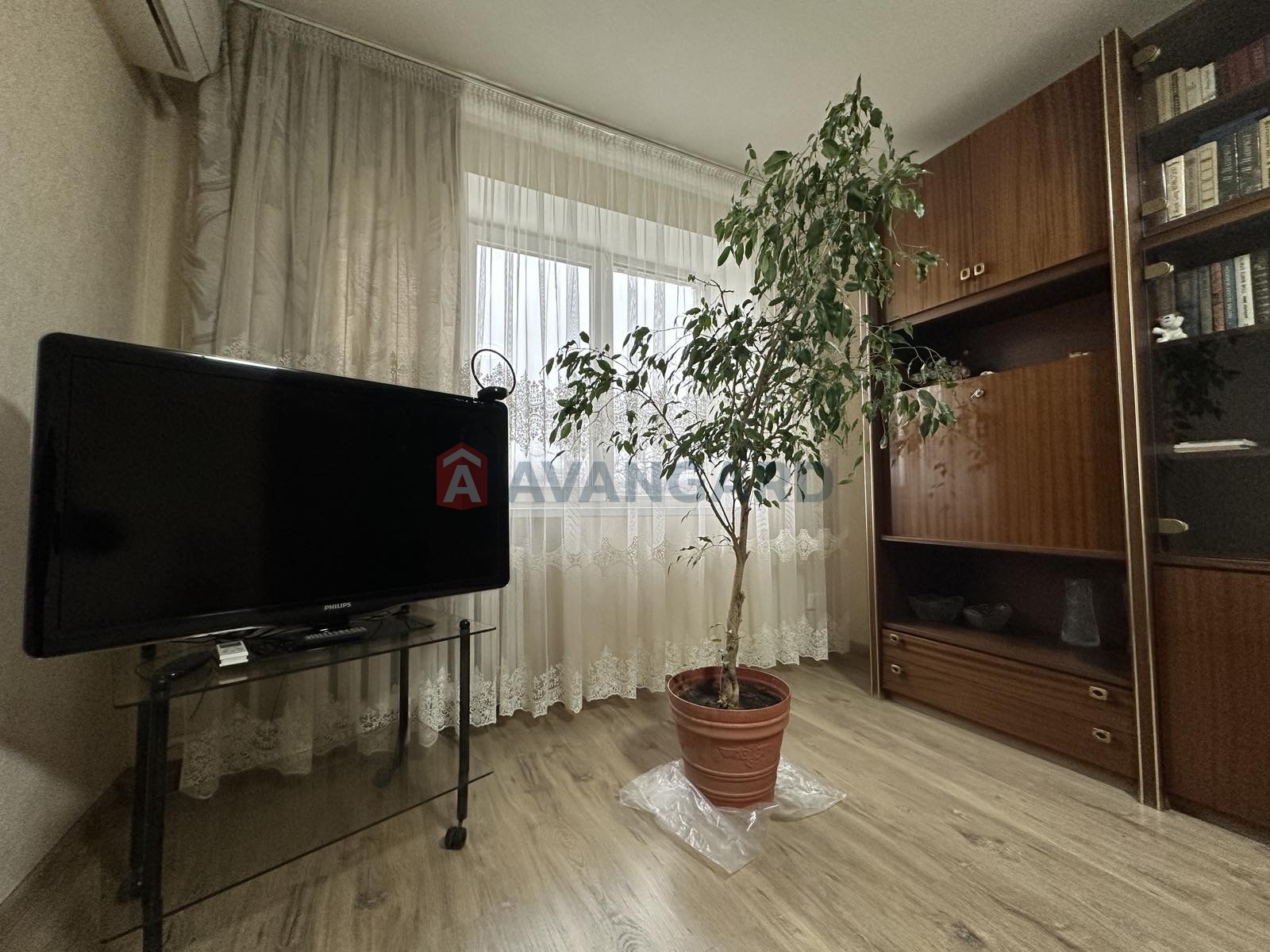 2 ��. ��������, 49/30/8 ��. �., 5/5 ������ ���� 13