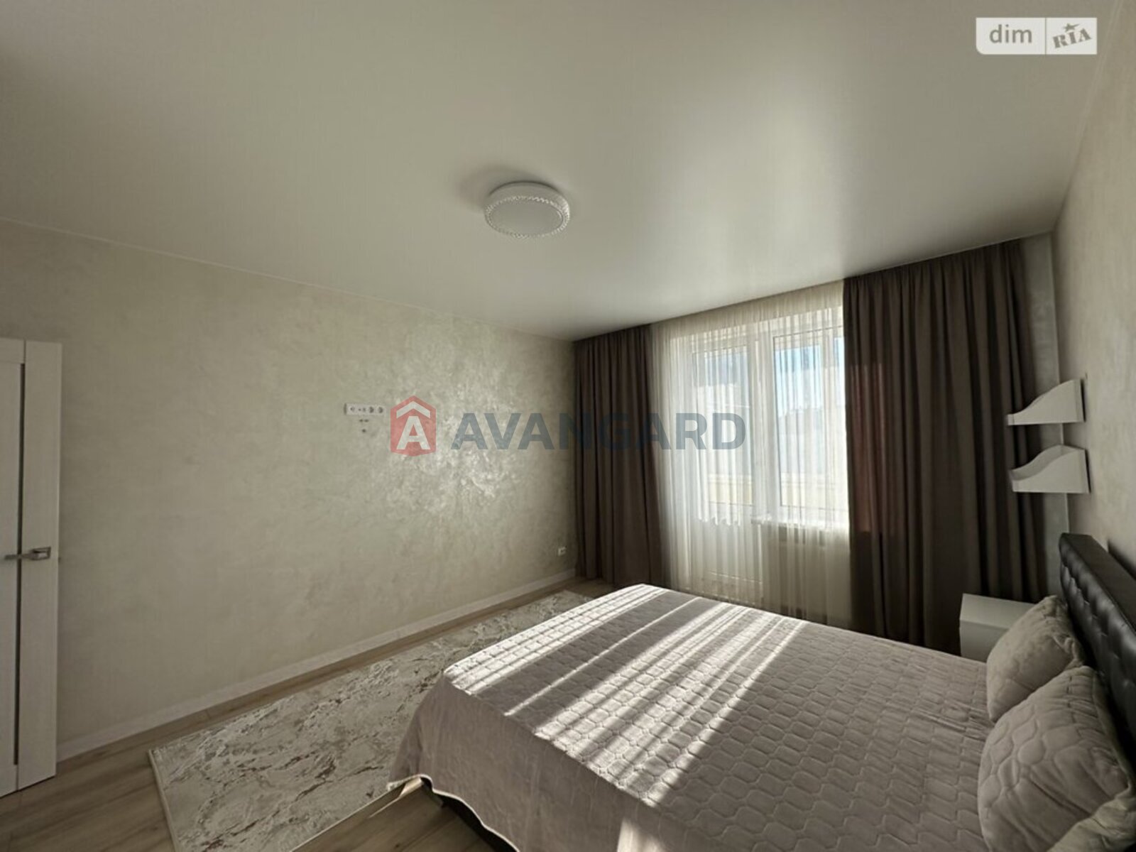 3 ��. ��������, 96/58/16 ��. �., 10/11 ������ ���� 10