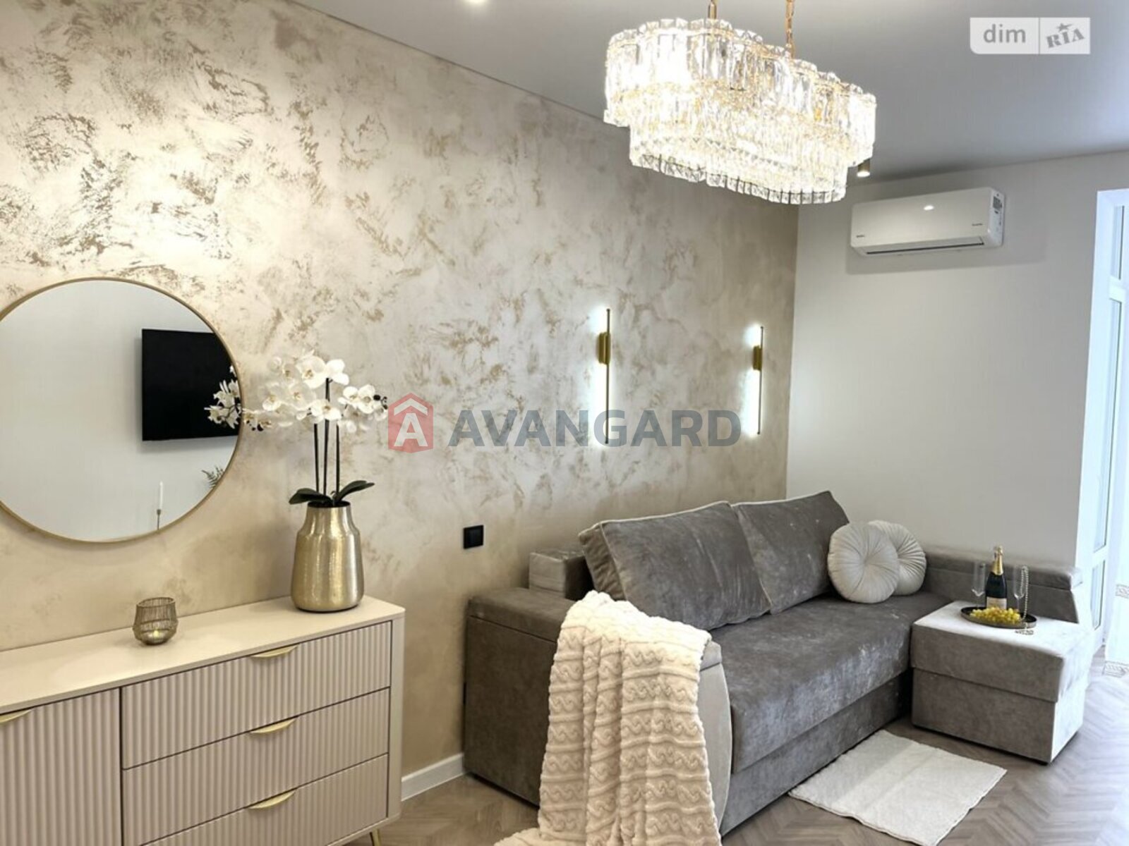 2 ��. ��������, 72/35/19 ��. �., 8/10 ������ ���� 15