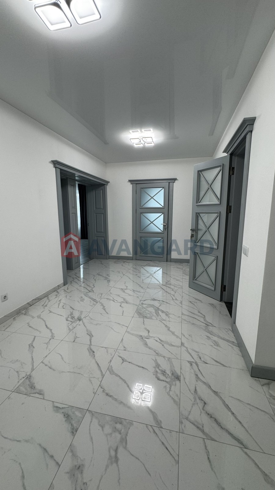 3 ����. ��������, 82,8/42,8/15,4 ��. �., 9/10 ���� ���� 12